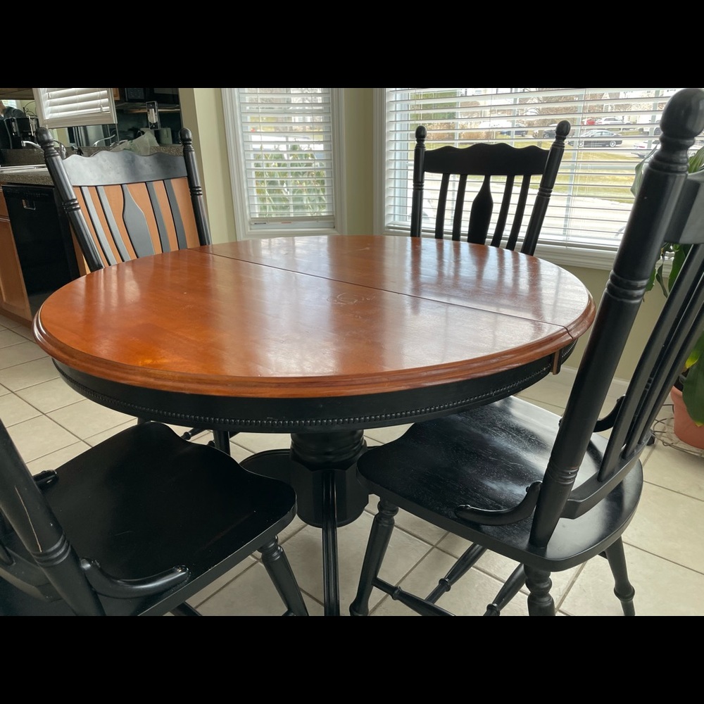 Round table with 4 chairs and it can be extended